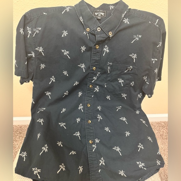 2 Short-Sleeve Button-Up Shirts - Size Small - Billabong & George - Picture 2 of 8